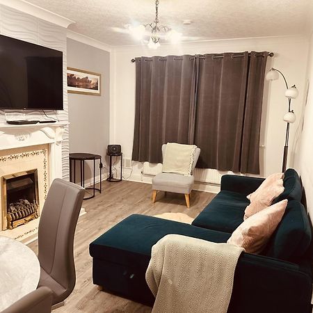 Come & Unwind In Charming 5 Bed House In Blackburn Екстериор снимка